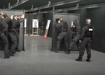 VIDEO / Policia gjermane i dhuron RENEA-s dy automjete speciale, uniforma dhe pajisje