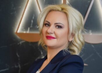 Si funksiononte skema/ Vodhi shuma të mëdha parash, noterja Rezarta Koçi dyshohet se bashkëpunonte me biznesmenë