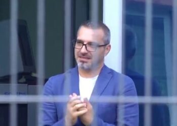 “Ndodhet vetëm në qeli dhe ka kurajo”, avokati flet për gjendjen e Tahirit në burg: Të merren masa për sigurinë e tij