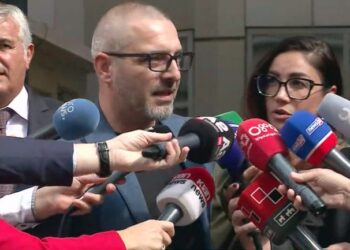 Mediat e vendeve fqinje i lënë hapësirë burgosjes së Tahirit