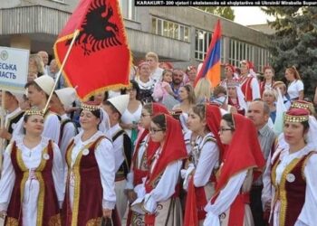 “Rrini të qetë dhe pastrojeni armën tuaj’/ Shqiptarët e Ukrainës nuk e ndiejnë rrezikun e luftës