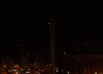 VIDEO/ Nata e tretë e terrorit. Alarm në Kiev, bien sirenat. Qytetarët fshihen në metro, ushtria gati
