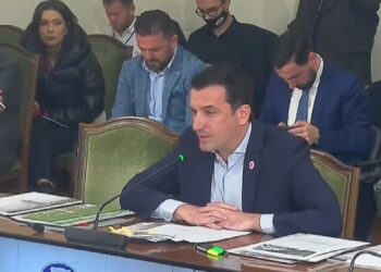 “Enver Hoxha do ishte krenar për ty”/ Veliaj-Tabakun: Je ndërtuese të djeg për dherat. O mavri…