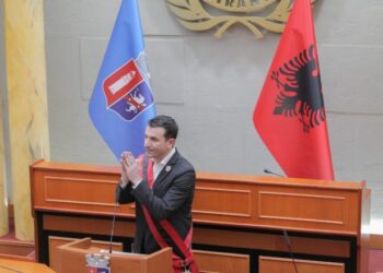 Betohen 18 shtetasit më të rinj që marrin shtetësinë shqiptare, Veliaj: Tirana, vendi i 144 kombësive të ndryshme