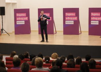 Veliaj ftesë demokratëve nga Rrogozhina:  Votoni PS për punën, investimet dhe zhvillimin e qytetit