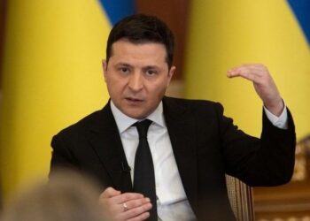 DOKUMENTI/ Mes terrorit e luftës, Zelensky bën lëvizjen e fortë: Firmos kërkesën për anëtarësimin e Ukrainës në BE
