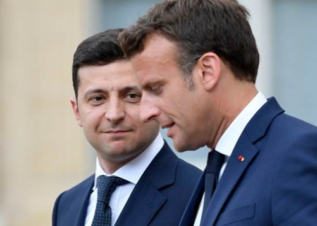 “Armët dhe pajisjet janë rrugës”/ Zelensky bisedë telefonike me Macron: Koalicioni kundër luftës po funksionon