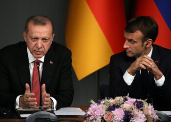 Lufta/ Erdogan bisedë telefonike me Macron, presidenti francez pret të martën Antony Blinken