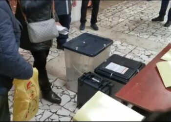Dibër/ Sekretari i qendrës së votimit godet me mjete të forta qytetarin, shpallet në kërkim