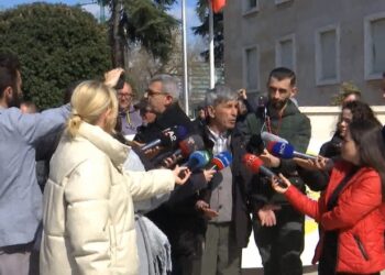 Edhe taksistët protestojnë për naftën: Populli s’ka bukë të hajë, këto na tregojnë makinat elektrike