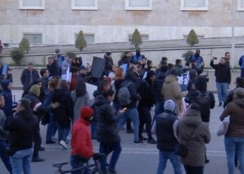 Dita e tretë e protestës/ Qytetarët mblidhen sërish para kryeministrisë kundër rritjes së çmimeve