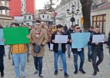 Protesta në Shkodër mbyllet pa nisur! Bëhen pjesë anëtarë të ‘Shtëpisë së Lirisë’, qytetarët largohen
