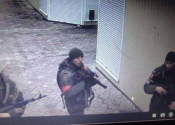 Ushtria ruse pushton një qytet ukrainas/ Ja si kërcënohen mjekët: Do pushkatoheni nëse ikni!