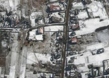 Lajmi i frikshëm/ Kolona ruse që po tmerron ukrainasit po ripozicionohet për të sulmuar Kievin?!