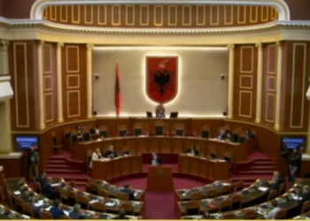 “Më fal Zonjë…”/ Felaj nuk i fal asnjë sekondë zv.kryeministrit: Koha juaj mbaroi! Reagon Ahmetaj: Sapo ka filluar…