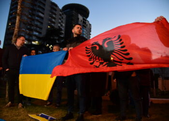 Merret vendimi për shtetasit ukrainas: Mund të qëndrojnë pa leje në Shqipëri deri në 1 vit
