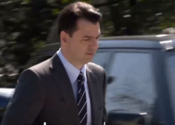 Nostalgjia/ Bashës nuk i ‘ndahet’ shpirti nga selia e PD, 24 orë pas dorëheqjes rikthehet në zyrë. Alibeaj: Bashkimi…!