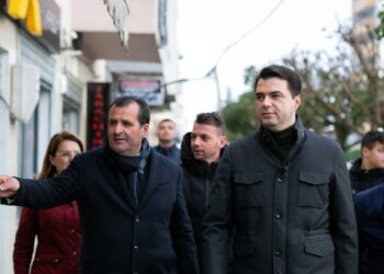 Kandidati për bashkinë e Rrogozhinës “shigjeton” Dumën: Ata patën të deleguar që ndanin para, tanët erdhën për foto