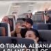 Prestigjozja amerikane publikon videon: Në avionin që udhëtonte drejt Shqipërisë ndodh një ngjarje e bukur