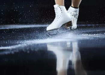 Rusët dhe bjellorusët pezullohen nga të gjitha garat ndërkombëtare të patinazhit në akull