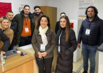 Zgjedhjet e 6 Marsit nxjerrin në terren ambasadorët: Yuri Kim shfaqet në Durrës, Zingraf flet nga Shkodra, BE në të 6 bashkitë