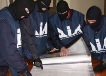 Trafikonin kokainën në Itali përmes call-centerave në Shqipëri/ Policia zbulon rrjetin, të përfshirë 12 shqiptarë: Ja si përdoruesi i drogës zbuloi gjithë bandën