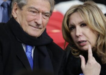 “Ambasadorja” e Berishës në SHBA, kundër Zelenskyt. Kokalari: Kërkon të fusë SHBA, BE dhe NATO-n në luftë me Putinin. Ja ku ka të drejtë Rusia