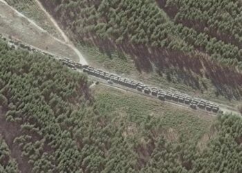 Misteri: Përse Ukraina nuk e sulmon autokolonën 64 km të Rusisë, që po marshon e qetë drejt Kievit