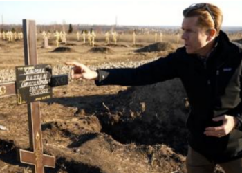 FOTOT/ Pamje të rënda, trupat e vdekur të ushtarëve rusë mbushin tokën ukrainase: Ka erë kufomash kudo, s’po dimë ç’të bëjmë
