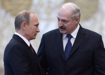 FOTO/ Lukashenko zbardh planin e Putin për të pushtuar fqinjin e Ukrainës, çfarë përmban harta e detajuar që e nxori zbuluar