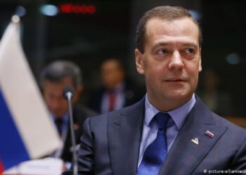 Medvedev i hakërrehet Perëndimit: Kujdes me gjuhën, zotërinj! Luftërat ekonomike kthehen në të vërteta…