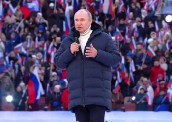 VIDEO/ Ndodh e papritura “live” teksa Putin mbante fjalën në stadium: TV kombëtar rus ndërpret transmetimin