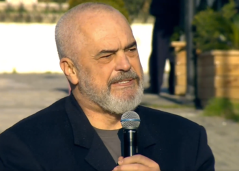 Rama me të rinjtë në Lushnje: Zelensky u kthye në një frymëzim për botën. Na takon të luftojmë për lirinë e demokracinë