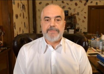 Taksat/ Rama: Nuk e heqim TVSH-në për naftën! E provuam me bukën, nuk solli ulje të çmimit