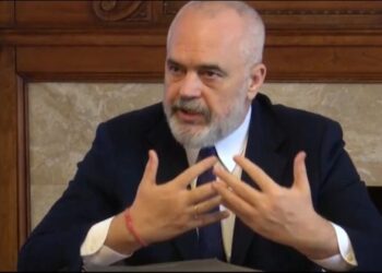 Çmimi i naftës në “qiell”/ Rama u kthehet kritikuesve të rrjeteve sociale: Kush na shan në hava është klloun, dordolec e palaço. A e keni idenë se çfarë po jetojmë