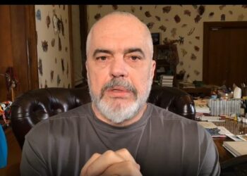 “Nga Brukseli më pyesin kush qëndron prapa protestës…”/ Rama sqaron të vërtetën e abazhurit: Ka qenë edhe mbi kokën e non-gratës…!