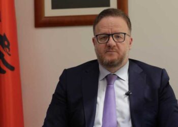 Emri/ Rama bën ndryshime në qeveri, ja kush lirohet nga detyra