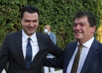 “Po jetojmë në Marrëzinë e Madhështisë”/ Topi, një sugjerim për Bashën: Dorëhiqu. Të mbash peng e të ushqesh alibi…!