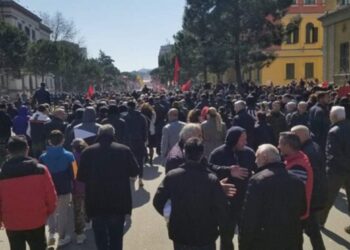Protesta kundër rritjes së çmimeve/ Paralajmërojnë qytetarët: Çdo ditë në orën 17:00!