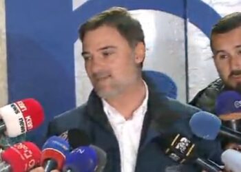 Alibeaj “merr” drejtimin e PD pas dorëheqjes së Bashës, lexon vendimin e grupit të PD: “Rithemelimi” të ofrojë mekanizmin e tërheqjes së Berishës