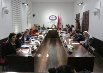 Kuvendi/ PS propozon Anastas Angjelin dhe Natasha Ahmetajn në Këshillin Mbikqyrës të BSH-së