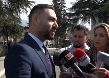 Deputeti i Bashës: Duhet të bashkohemi! Dy personat që kanë mospërputhje të bëjnë hap pas
