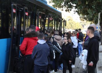 Kriza e transportit / Çfarë po ndodh me autobusët urbanë në Tiranë (FOTO)
