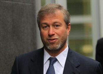 Abramoviç tërhiqet pas presioneve: Kam vendosur ta shes Chelsean