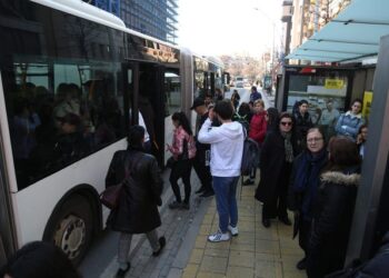Kriza e transportit / Çfarë po ndodh me autobusët urbanë në Tiranë (FOTO)
