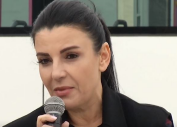 “Biletat s’rriten”/ Balluku për Shoqatën e Transportit: Do ju kompensojmë me 100 lekë çdo litër naftë