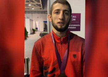 Një rus kuqezi, çeçeni “shqiptar” merr medalje bronzi në mundje: Jam shumë krenar që përfaqësoj Shqipërinë