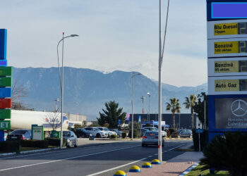 Rekord historik/ Nafta arrin 230 lekë. U rrit tre herë brenda dy ditësh, në bursa mbetet njësoj