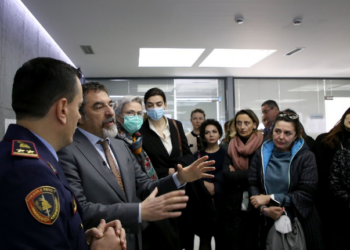 “8 Marsi”/ Çuçi me organizatat e shoqërisë civile: Policia e fokusuar te parandalimi i dhunës në familje