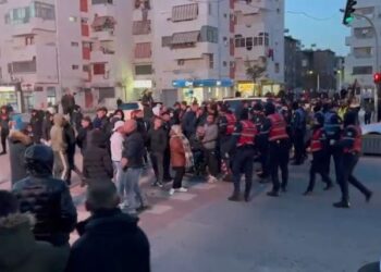 Dita e katërt e protestës/ Qytetarë në Durrës bllokojnë qarkullimin për rreth 1 orë